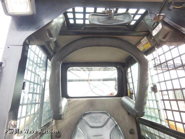 image for item JI9355 2007 Caterpillar 268B  skid steer loader