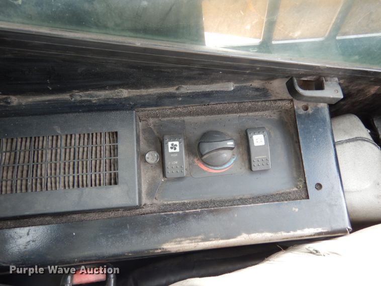 image for item JI9355 2007 Caterpillar 268B  skid steer loader