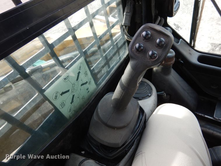 image for item JI9355 2007 Caterpillar 268B  skid steer loader