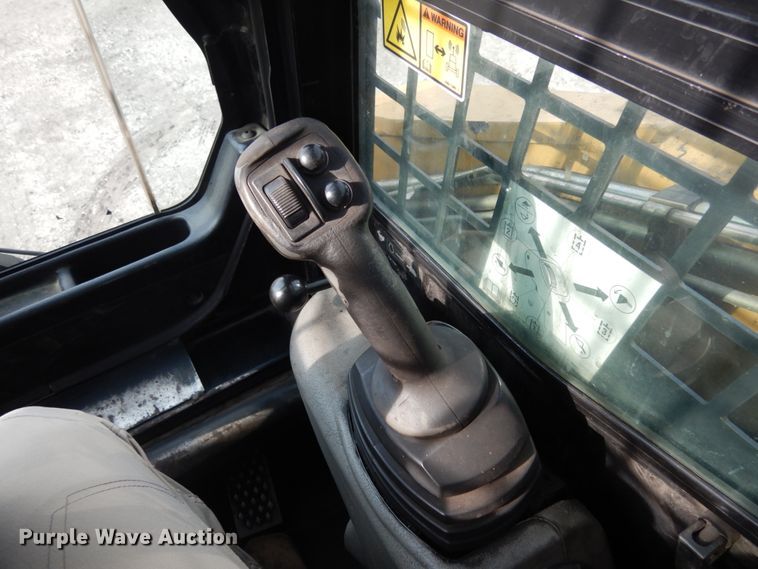 image for item JI9355 2007 Caterpillar 268B  skid steer loader