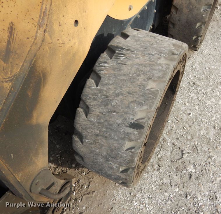 image for item JI9355 2007 Caterpillar 268B  skid steer loader