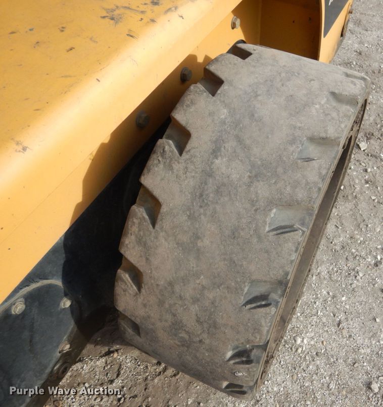 image for item JI9355 2007 Caterpillar 268B  skid steer loader