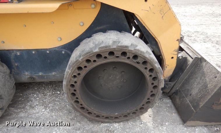 image for item JI9355 2007 Caterpillar 268B  skid steer loader