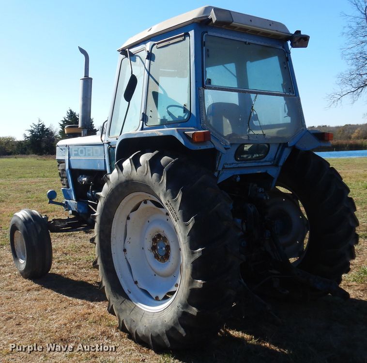 image for item JJ9897 Ford 8210  tractor
