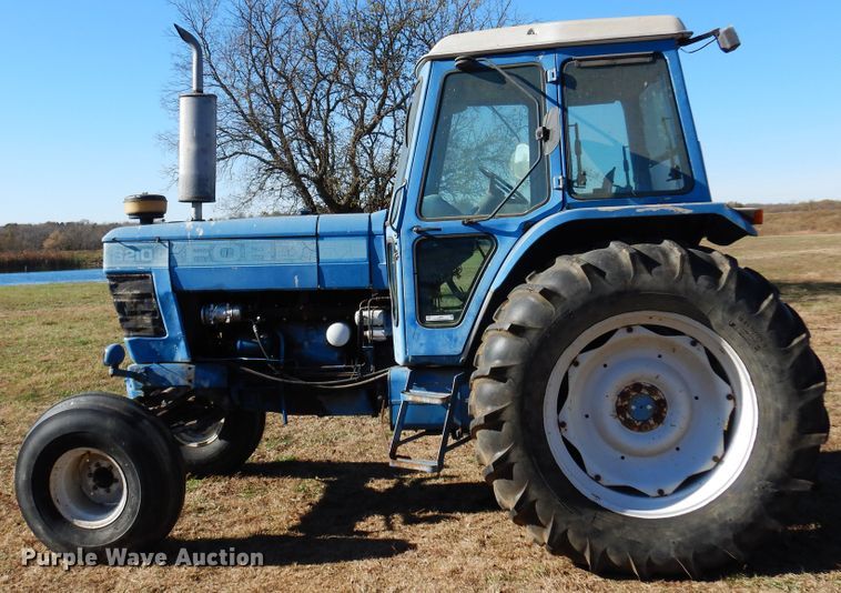 image for item JJ9897 Ford 8210  tractor