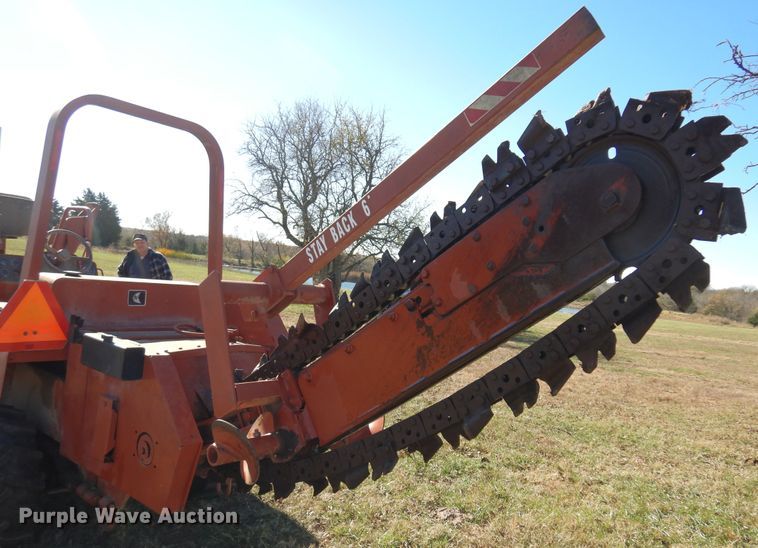 image for item JJ9900 1994 Ditch Witch 5110  trencher