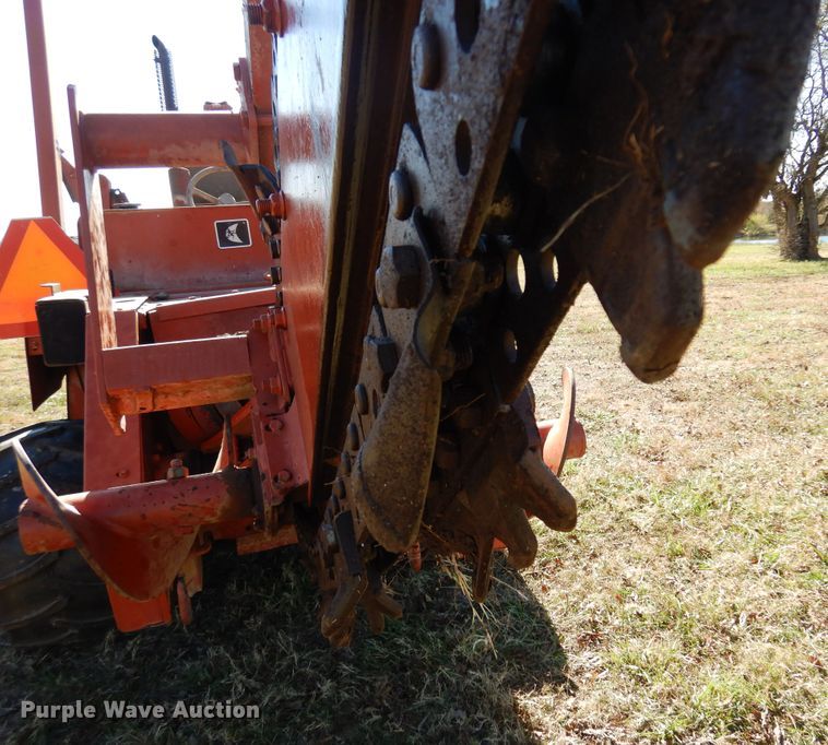image for item JJ9900 1994 Ditch Witch 5110  trencher