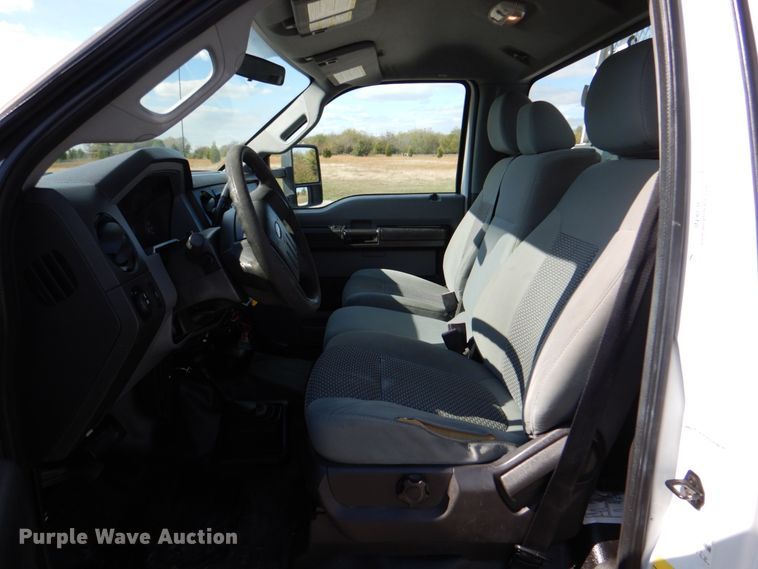 image for item JN9070 2011 Ford F550 Super Duty XL  bucket truck