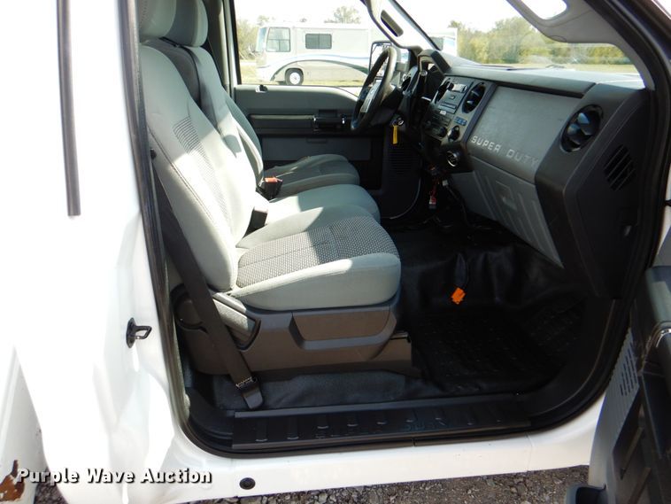 image for item JN9070 2011 Ford F550 Super Duty XL  bucket truck