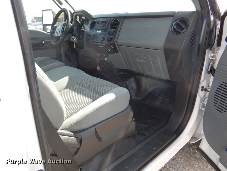 image for item JN9070 2011 Ford F550 Super Duty XL  bucket truck