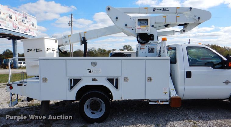 image for item JN9070 2011 Ford F550 Super Duty XL  bucket truck