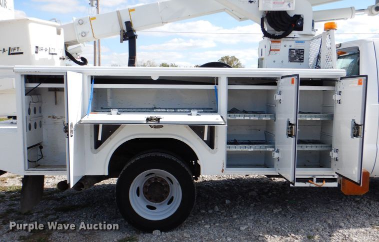 image for item JN9070 2011 Ford F550 Super Duty XL  bucket truck