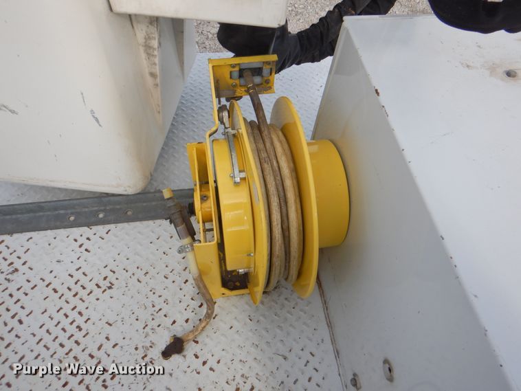 image for item JN9070 2011 Ford F550 Super Duty XL  bucket truck