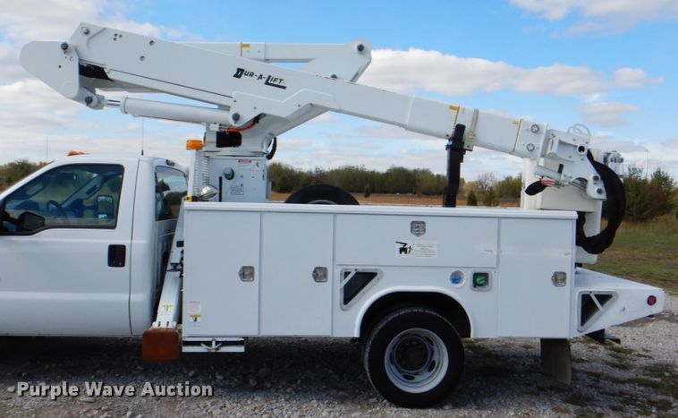 image for item JN9070 2011 Ford F550 Super Duty XL  bucket truck