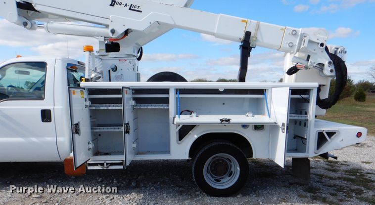 image for item JN9070 2011 Ford F550 Super Duty XL  bucket truck