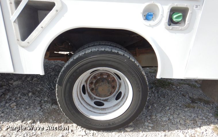 image for item JN9070 2011 Ford F550 Super Duty XL  bucket truck