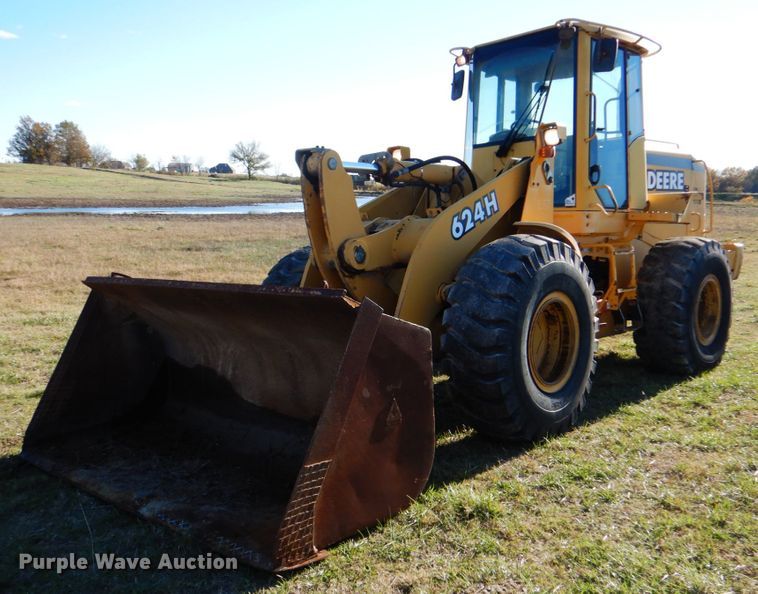 image for item JN9083 2001 John Deere 624H  wheel loader