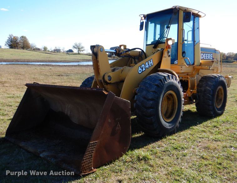 image for item JN9083 2001 John Deere 624H  wheel loader