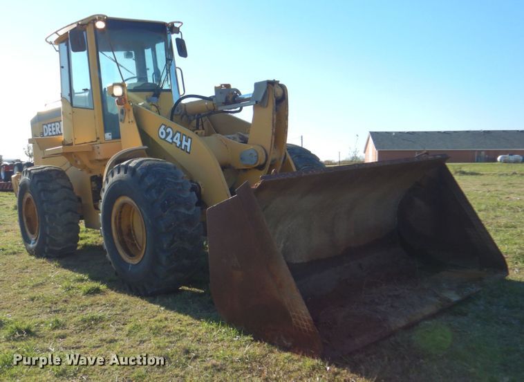 image for item JN9083 2001 John Deere 624H  wheel loader