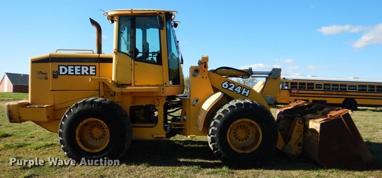 image for item JN9083 2001 John Deere 624H  wheel loader