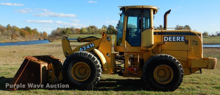 image for item JN9083 2001 John Deere 624H  wheel loader