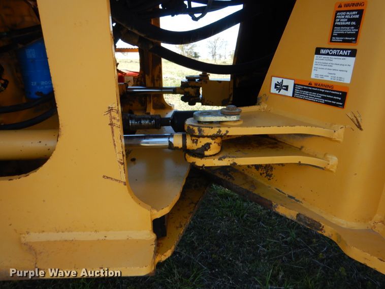 image for item JN9083 2001 John Deere 624H  wheel loader