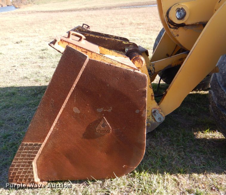 image for item JN9083 2001 John Deere 624H  wheel loader