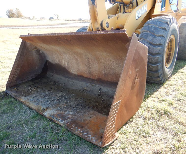 image for item JN9083 2001 John Deere 624H  wheel loader