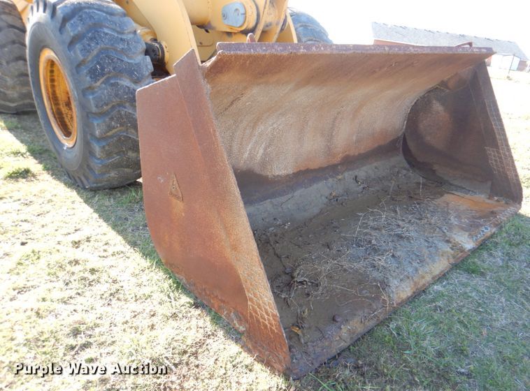 image for item JN9083 2001 John Deere 624H  wheel loader