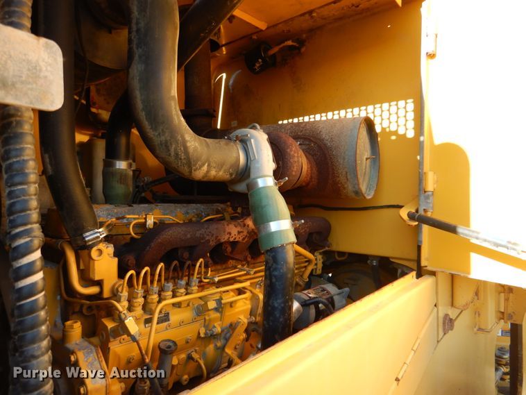 image for item JN9083 2001 John Deere 624H  wheel loader