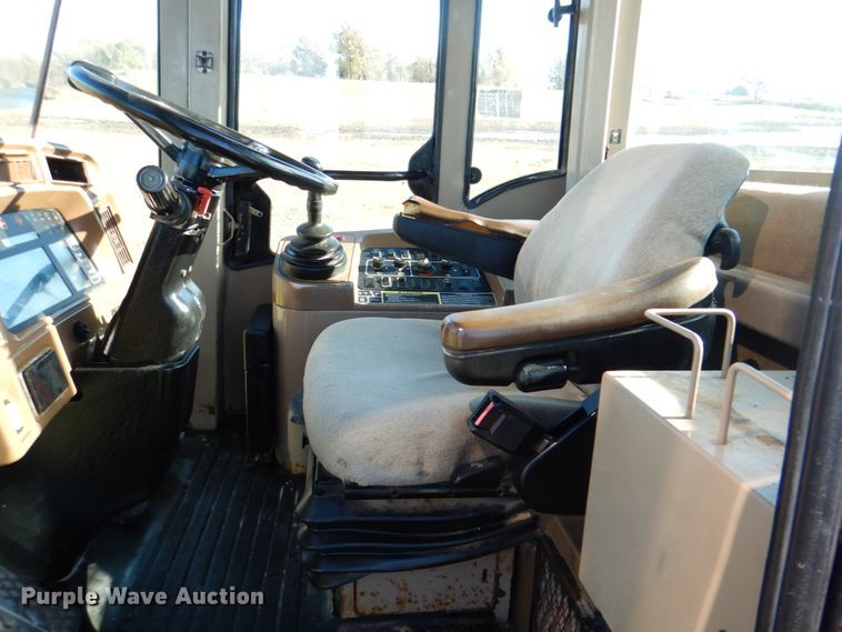 image for item JN9083 2001 John Deere 624H  wheel loader