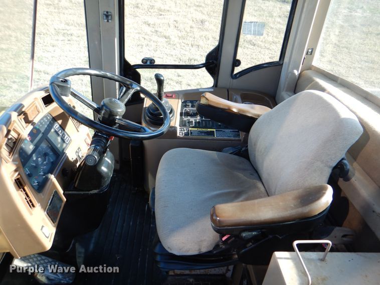 image for item JN9083 2001 John Deere 624H  wheel loader