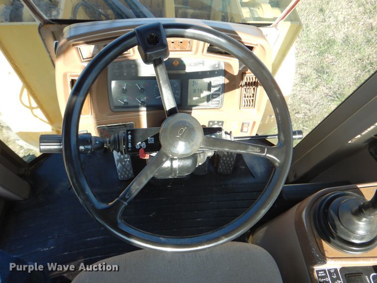 image for item JN9083 2001 John Deere 624H  wheel loader