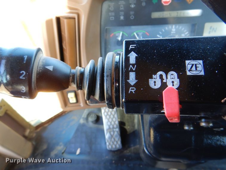 image for item JN9083 2001 John Deere 624H  wheel loader