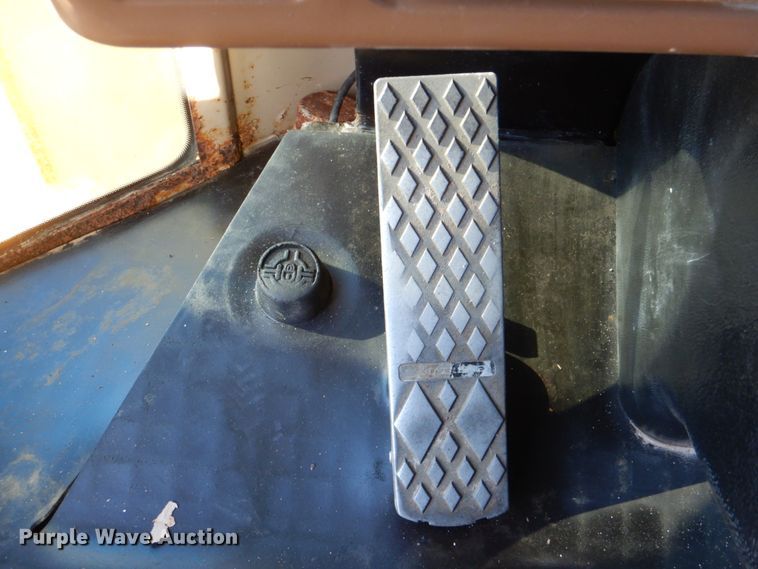 image for item JN9083 2001 John Deere 624H  wheel loader