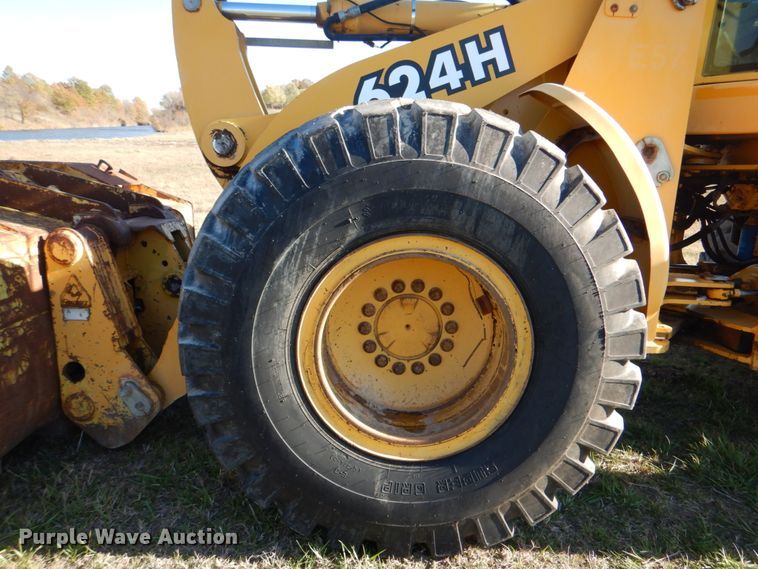 image for item JN9083 2001 John Deere 624H  wheel loader
