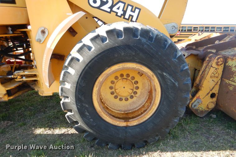 image for item JN9083 2001 John Deere 624H  wheel loader