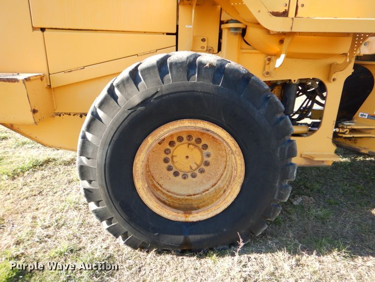 image for item JN9083 2001 John Deere 624H  wheel loader