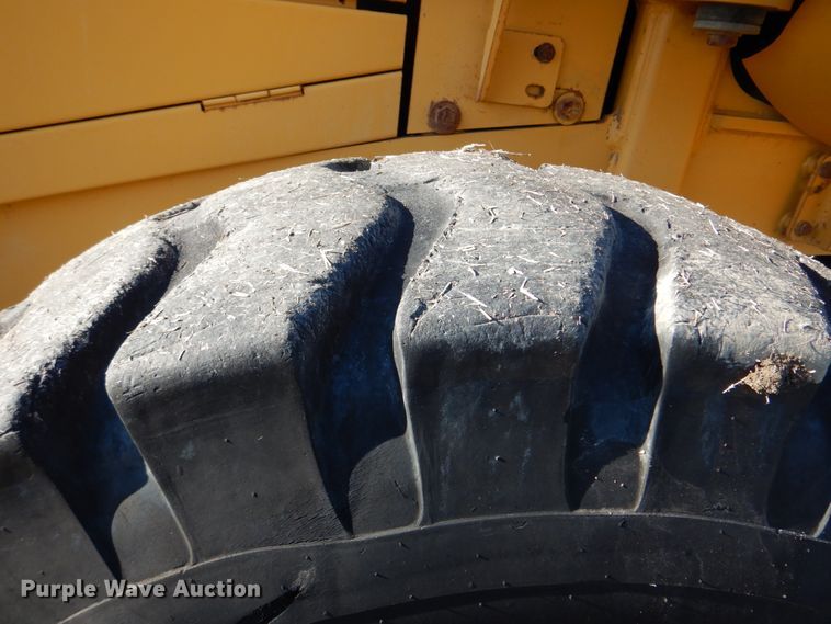 image for item JN9083 2001 John Deere 624H  wheel loader