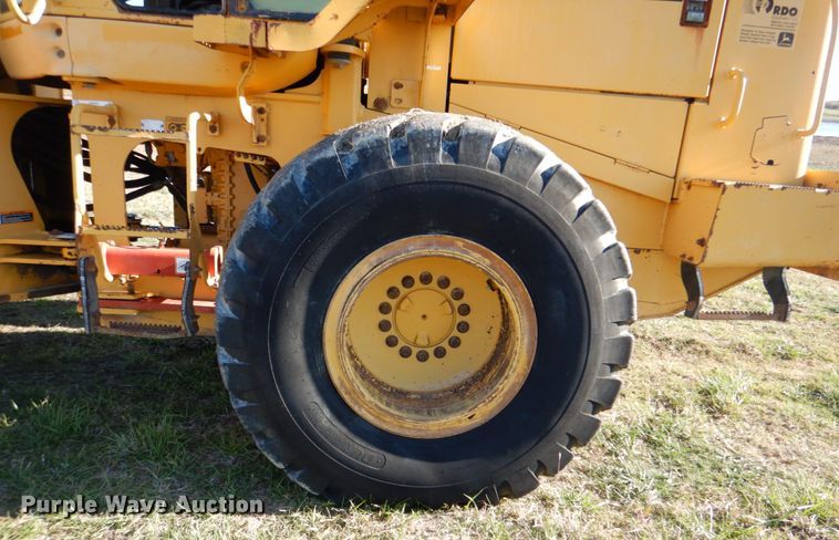 image for item JN9083 2001 John Deere 624H  wheel loader