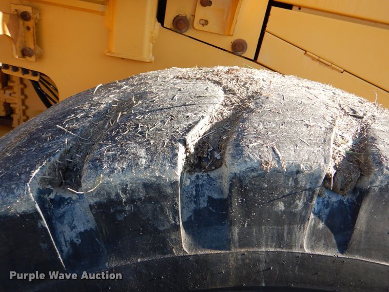 image for item JN9083 2001 John Deere 624H  wheel loader