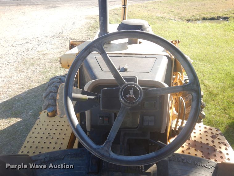 image for item JZ9791 1999 John Deere 310SE  backhoe