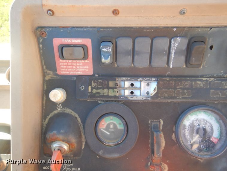 image for item JZ9791 1999 John Deere 310SE  backhoe