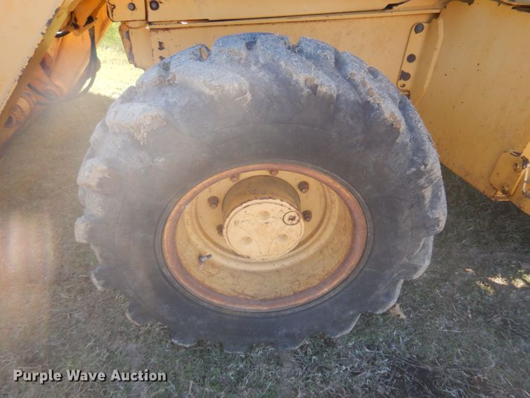 image for item JZ9791 1999 John Deere 310SE  backhoe