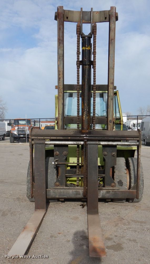 image for item KH9150 Clark C500  forklift