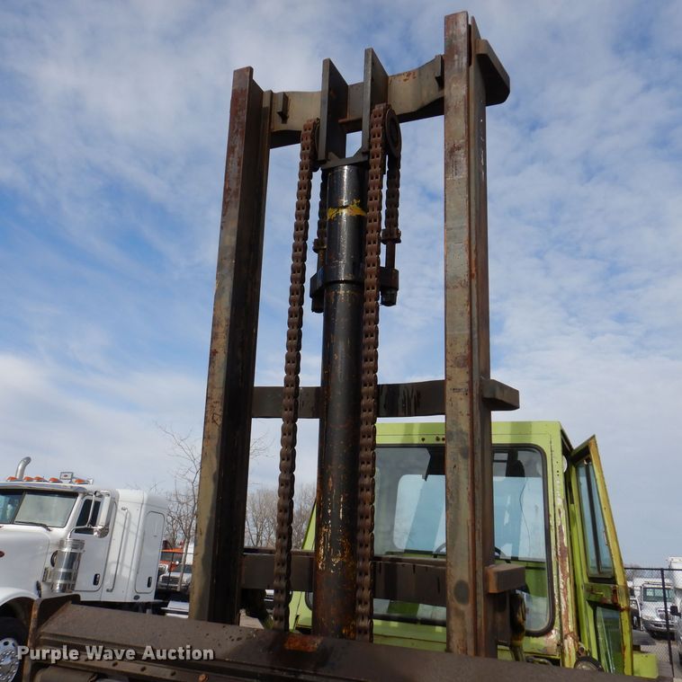 image for item KH9150 Clark C500  forklift