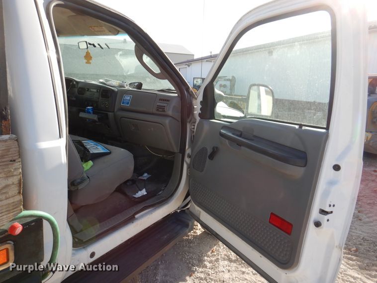 image for item KH9152 2007 Ford F450 Super Duty  flatbed truck