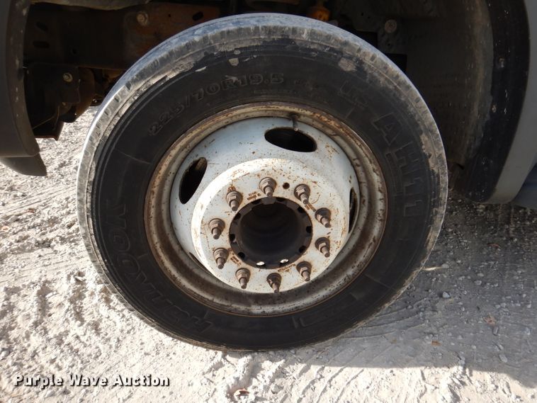 image for item KH9152 2007 Ford F450 Super Duty  flatbed truck