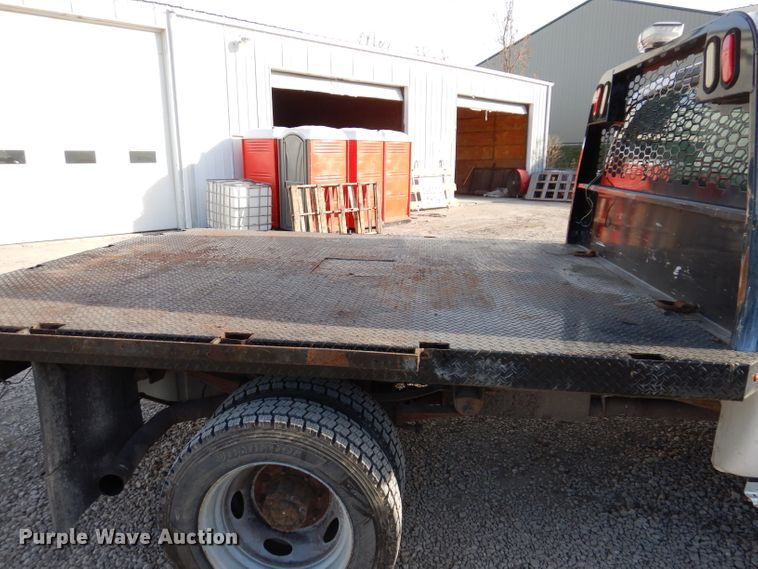 image for item KH9153 2003 Ford F550 Super Duty  Crew Cab flatbed truck