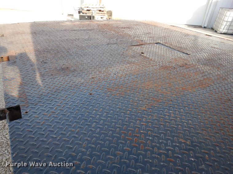 image for item KH9153 2003 Ford F550 Super Duty  Crew Cab flatbed truck